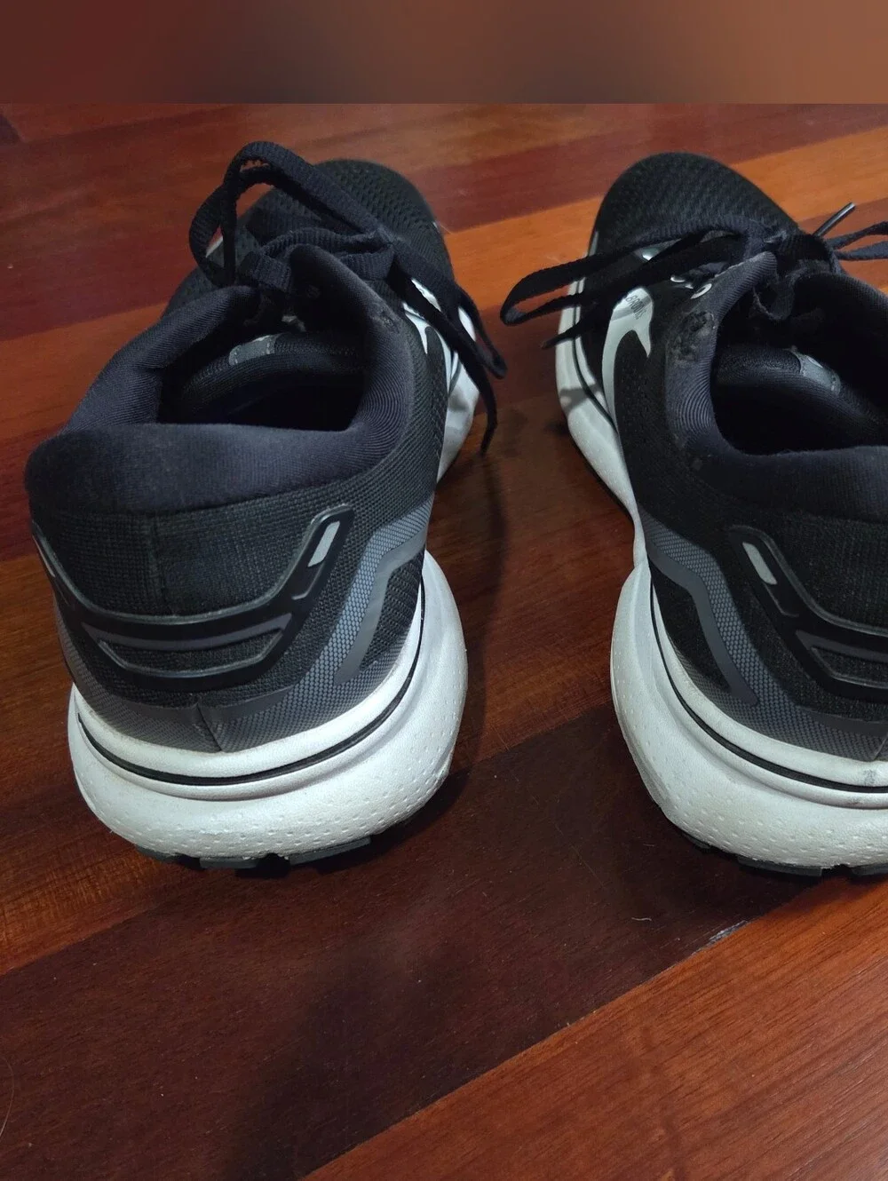 Brooks Ghost 15, Women's 12, Black and White Running Shoes